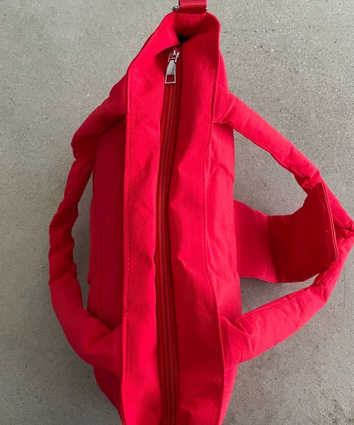 210nouve（トゥージュヌーブ）の「2WAYナイロンリボントートバッグ（トートバッグ・レディース・ベージュ/グレー/レッド/ブラック/ブルー・FREE）」の19枚目の写真