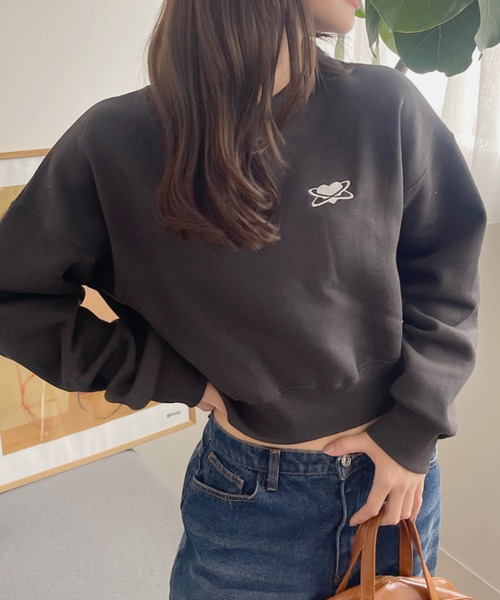 Ada.(エイダ)の「ハート ワンポイントロゴ 刺繍 クロップド スウェット(スウェット・レディース・ブラック/グレー・FREE)」の16枚目の写真