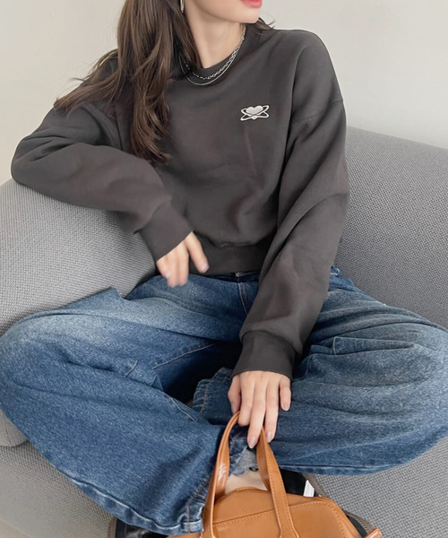 Ada.(エイダ)の「ハート ワンポイントロゴ 刺繍 クロップド スウェット(スウェット・レディース・ブラック/グレー・FREE)」の17枚目の写真