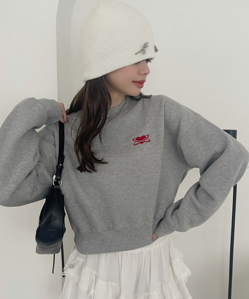Ada.(エイダ)の「ハート ワンポイントロゴ 刺繍 クロップド スウェット(スウェット・レディース・ブラック/グレー・FREE)」の13枚目の写真