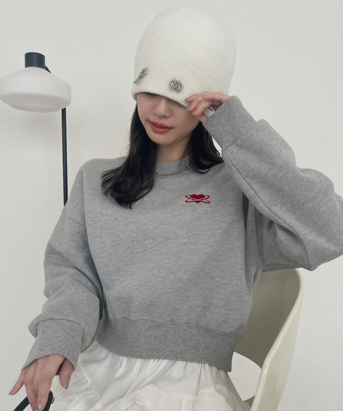 Ada.(エイダ)の「ハート ワンポイントロゴ 刺繍 クロップド スウェット(スウェット・レディース・ブラック/グレー・FREE)」の15枚目の写真