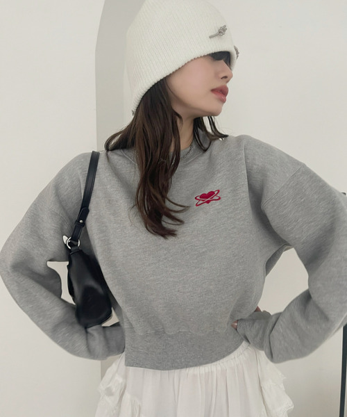 Ada.(エイダ)の「ハート ワンポイントロゴ 刺繍 クロップド スウェット(スウェット・レディース・ブラック/グレー・FREE)」の20枚目の写真