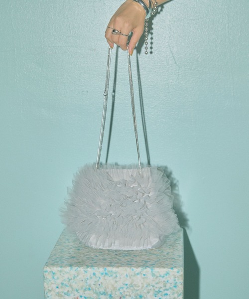 ELLEgirl(エルガール)の「2wayチュールフリルバッグ【ELLEgirl/エル ガール】(トートバッグ・レディース・ピンク/ライトグレー/ブラック・FREE)」の2枚目の写真