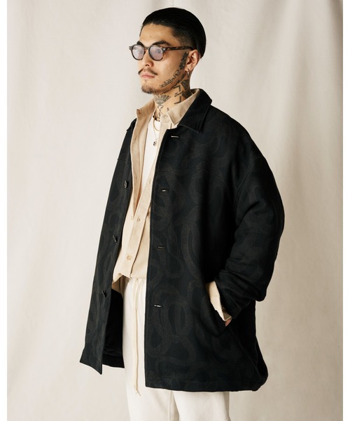 CALEE コート　スパイラル柄 セール】JACQUARD HALF COAT ＜SNAKE PATTERN＞（ステンカラー