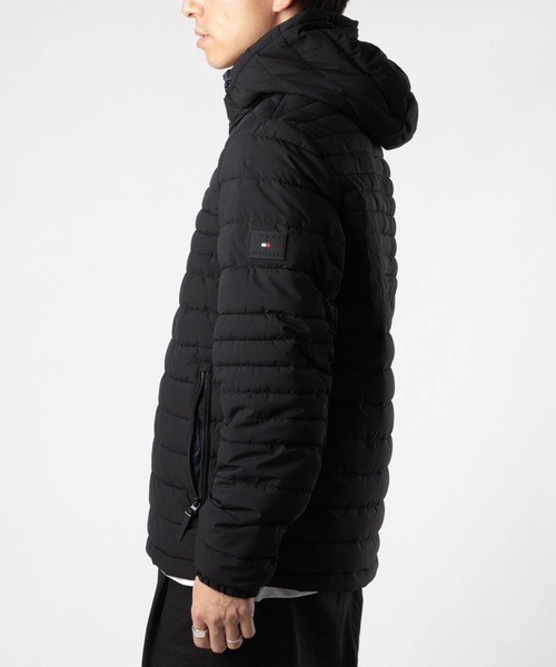 TOMMY HILFIGER（トミーヒルフィガー）の「TOMMY HILFIGER STRETCH QUILTED HOODY トミーヒルフィガー ストレッチ キルト 中わたジャケット（ダウンジャケット/コート・メンズ・ブラック/ネイビー・MEDIUM/LARGE/SMALL）」の4枚目の写真