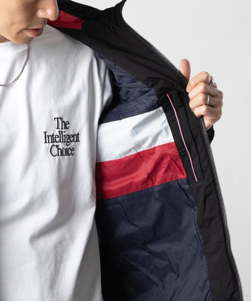 TOMMY HILFIGER（トミーヒルフィガー）の「TOMMY HILFIGER STRETCH QUILTED HOODY トミーヒルフィガー ストレッチ キルト 中わたジャケット（ダウンジャケット/コート・メンズ・ブラック/ネイビー・MEDIUM/LARGE/SMALL）」の5枚目の写真