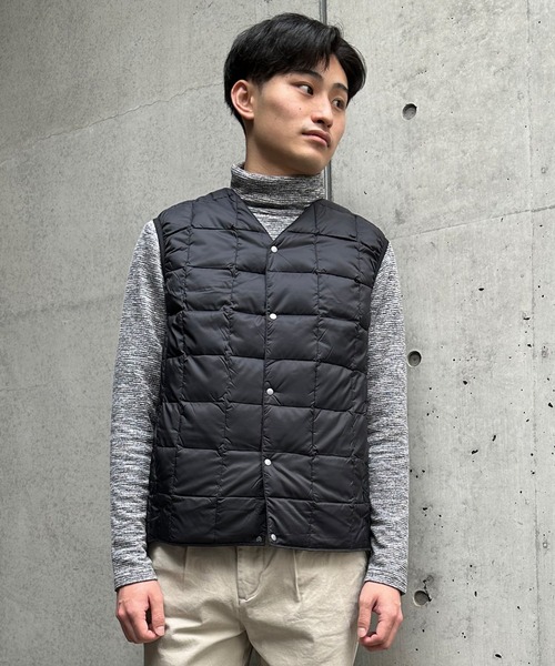 TAION（タイオン）の「【TAION】 V NECK BUTTON DOWNVEST Vネックボタンダウンベスト（ベスト・メンズ・ブラック/カーキ/チャコール/ベージュ/ネイビー/ライトグレー・1/2/3/4）」の2枚目の写真
