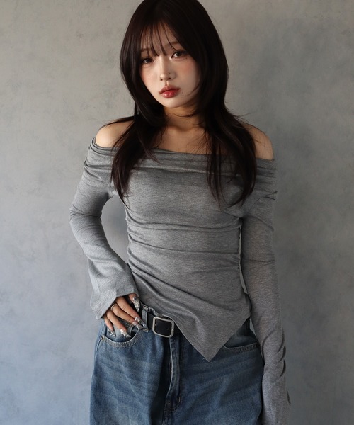 BARELY BLUE(ベアリーブルー)の「【 BARELY BLUE / ベアリーブルー 】 アンバランス サイド スリット カットソー(Tシャツ/カットソー・レディース・ベージュ/ブラック/グレー・LARGE/MEDIUM)」の5枚目の写真