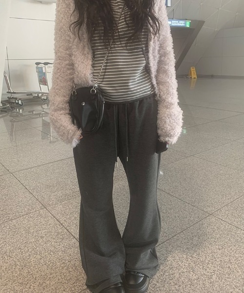 anyonemore（エニワンモア）の「[A/M] 裏起毛ウエストゴムセミブーツカットパンツ（スウェットパンツ・レディース・チャコール/ブラック・FREE）」の2枚目の写真