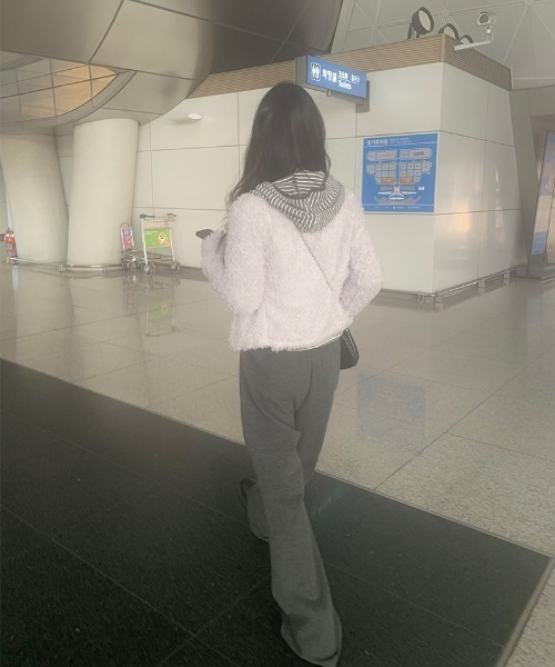 anyonemore（エニワンモア）の「[A/M] 裏起毛ウエストゴムセミブーツカットパンツ（スウェットパンツ・レディース・チャコール/ブラック・FREE）」の17枚目の写真