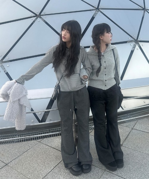 anyonemore（エニワンモア）の「[A/M] 裏起毛ウエストゴムセミブーツカットパンツ（スウェットパンツ・レディース・チャコール/ブラック・FREE）」の8枚目の写真