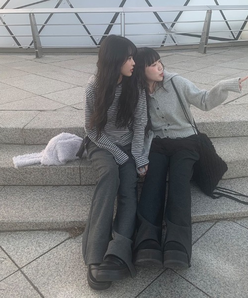 anyonemore（エニワンモア）の「[A/M] 裏起毛ウエストゴムセミブーツカットパンツ（スウェットパンツ・レディース・チャコール/ブラック・FREE）」の9枚目の写真