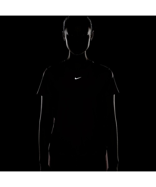 NIKE(ナイキ)の「ナイキ NIKE ナイキ ワン DF S/S スリム トップ(Tシャツ/カットソー・レディース・ブラウン/スモークピンク・S/M/L)」の12枚目の写真