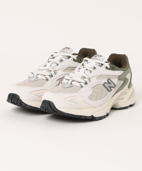 New Balance 725 ホワイト スニーカー New Balance Lifestyle 725 Sea Salt, White & Gum Shoes | Zumiez