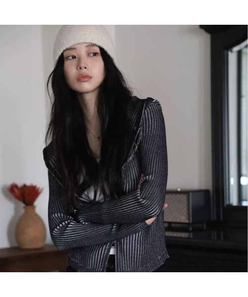 LYEON(リヨン)の「プレーティングダブルジップニットパーカー(ニット/セーター・レディース・ブラック/ネイビー/モカ・FREE)」の12枚目の写真