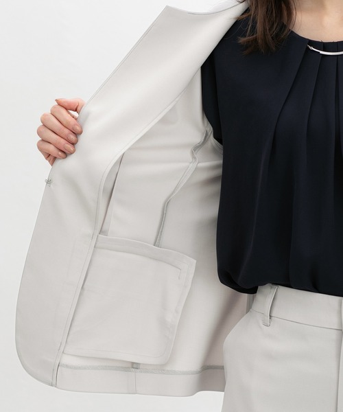 Honeys(ハニーズ)の「【ストレッチ・ウォッシャブル・イージーケア・接触冷感】8分袖ノーカラージャケット(ノーカラージャケット・レディース・ネイビー/ベージュ/グレイッシュベージュ/ブラック/グレー・3L/L/LL/M/S)」の10枚目の写真