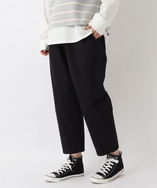 one'sterrace(ワンズテラス)の「綿ストレッチ 9分丈テーパードパンツ(その他パンツ・レディース・ベージュ系8/ブラック系8・02)」の1枚目の写真