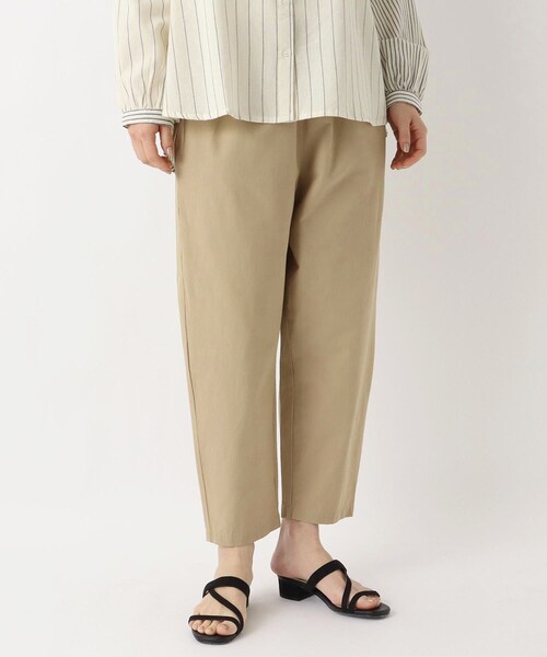 one'sterrace(ワンズテラス)の「綿ストレッチ 9分丈テーパードパンツ(その他パンツ・レディース・ベージュ系8/ブラック系8・02)」の2枚目の写真