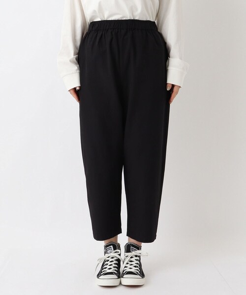 one'sterrace(ワンズテラス)の「綿ストレッチ 9分丈テーパードパンツ(その他パンツ・レディース・ベージュ系8/ブラック系8・02)」の3枚目の写真