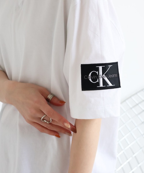 Calvin Klein（カルバン・クライン）の「【Calvin Klein JEANS/カルバンクライン ジーンズ】BADGE Regular Fit SS T-Shirt/バッジ レギュラーフィット半袖Tシャツ（Tシャツ/カットソー・メンズ・ブラック/ホワイト・XL/L/M/S）」の7枚目の写真