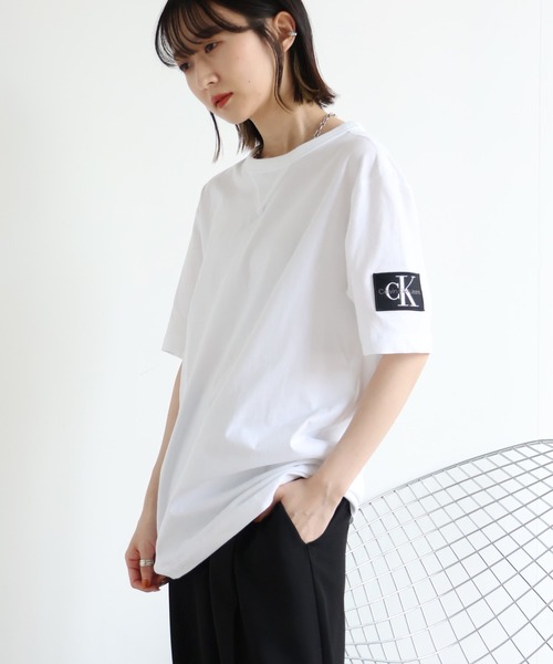 Calvin Klein（カルバン・クライン）の「【Calvin Klein JEANS/カルバンクライン ジーンズ】BADGE Regular Fit SS T-Shirt/バッジ レギュラーフィット半袖Tシャツ（Tシャツ/カットソー・メンズ・ブラック/ホワイト・XL/L/M/S）」の4枚目の写真