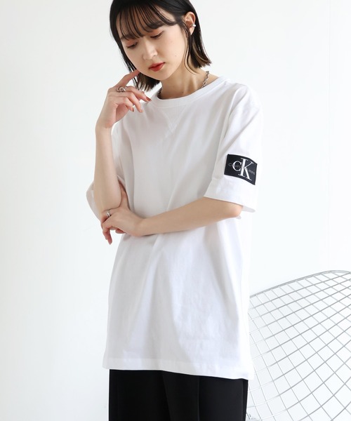 Calvin Klein（カルバン・クライン）の「【Calvin Klein JEANS/カルバンクライン ジーンズ】BADGE Regular Fit SS T-Shirt/バッジ レギュラーフィット半袖Tシャツ（Tシャツ/カットソー・メンズ・ブラック/ホワイト・XL/L/M/S）」の5枚目の写真