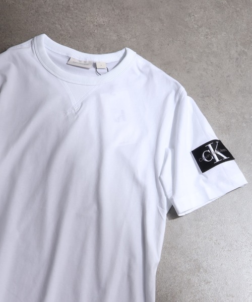 Calvin Klein（カルバン・クライン）の「【Calvin Klein JEANS/カルバンクライン ジーンズ】BADGE Regular Fit SS T-Shirt/バッジ レギュラーフィット半袖Tシャツ（Tシャツ/カットソー・メンズ・ブラック/ホワイト・XL/L/M/S）」の20枚目の写真
