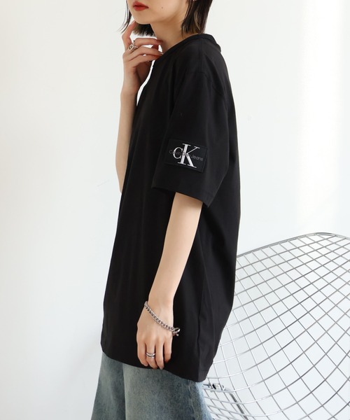 Calvin Klein（カルバン・クライン）の「【Calvin Klein JEANS/カルバンクライン ジーンズ】BADGE Regular Fit SS T-Shirt/バッジ レギュラーフィット半袖Tシャツ（Tシャツ/カットソー・メンズ・ブラック/ホワイト・XL/L/M/S）」の14枚目の写真