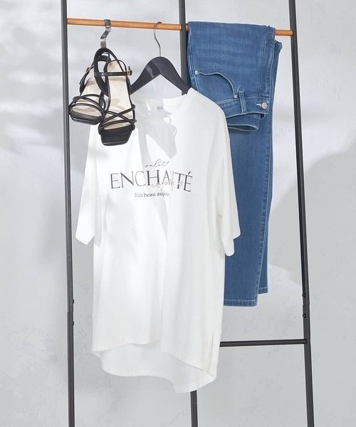 a.v.v(アーヴェヴェ)の「【コットン100%】クラシックロゴTシャツ(Tシャツ/カットソー・レディース・チャコールグレー/ホワイト/ネイビー・36/38/40/42/34)」の1枚目の写真