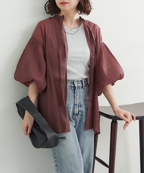 continuer de NICE CLAUP(コンティニューデナイスクラップ)の「【新色追加!】涼し気な印象、シアー楊柳スキッパー2枚袖ブラウス(シャツ/ブラウス・レディース・アイボリー/グレイッシュベージュ/キャメル/ミント/イエロー/ネイビー/ブラウン・FREE)」の3枚目の写真