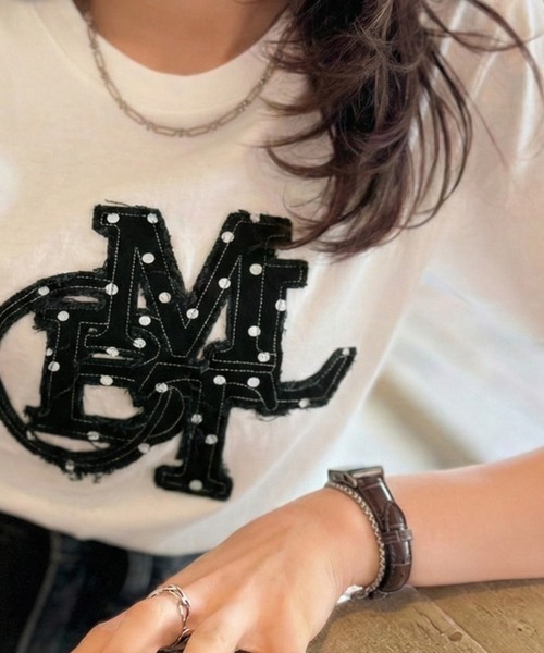 mily bilet(ミウィビレット)の「【ドット柄追加!】【mily bilet】遊び心を忍ばせておしゃれを一新。デニムフリンジワッペン使いTシャツ(Tシャツ/カットソー・レディース・ホワイト/ブラック/ブラック系1・MEDIUM/LARGE/X-LARGE/SMALL)」の1枚目の写真