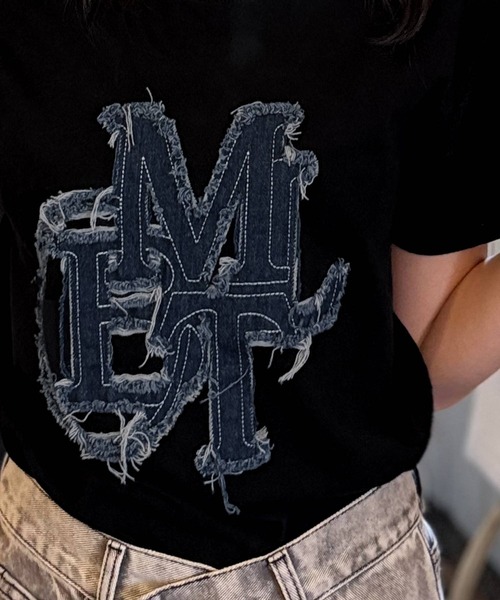【milybilet】遊び心を忍ばせておしゃれを一新。デニムフリンジワッペン使いTシャツ