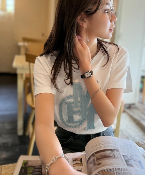 【milybilet】遊び心を忍ばせておしゃれを一新。デニムフリンジワッペン使いTシャツ
