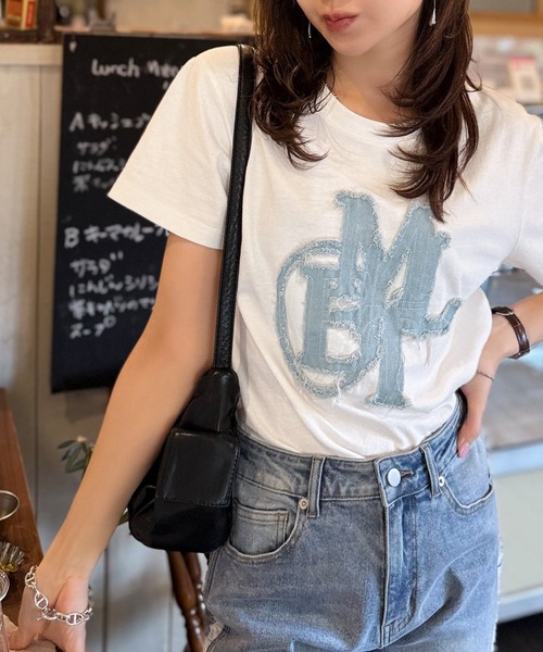 【milybilet】遊び心を忍ばせておしゃれを一新。デニムフリンジワッペン使いTシャツ