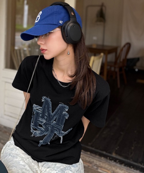 【milybilet】遊び心を忍ばせておしゃれを一新。デニムフリンジワッペン使いTシャツ