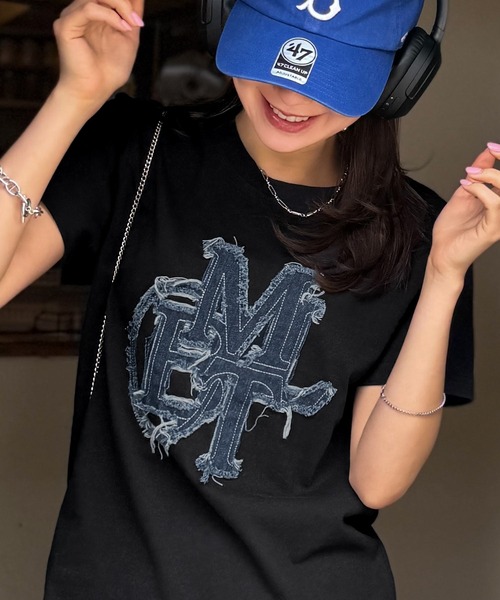 【milybilet】遊び心を忍ばせておしゃれを一新。デニムフリンジワッペン使いTシャツ