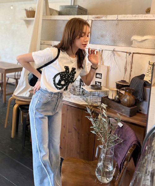 mily bilet（ミウィビレット）の「【mily bilet】遊び心を忍ばせておしゃれを一新。デニムフリンジワッペン使いTシャツ（Tシャツ/カットソー・レディース・ホワイト/ブラック・MEDIUM/LARGE/X-LARGE/SMALL）」の10枚目の写真