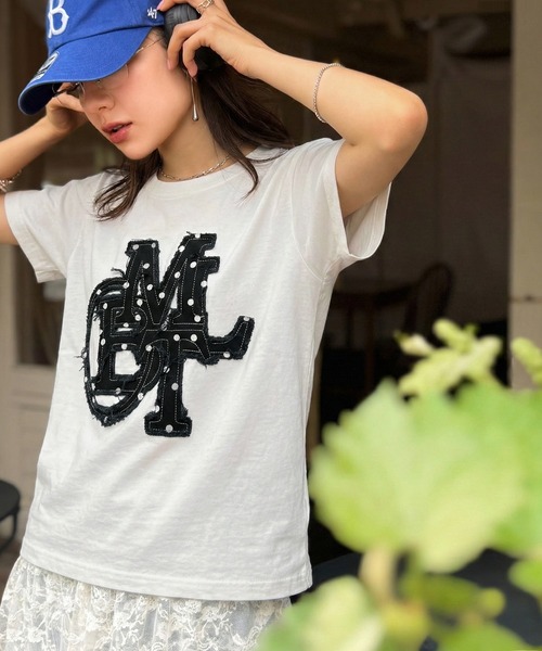 mily bilet（ミウィビレット）の「【mily bilet】遊び心を忍ばせておしゃれを一新。デニムフリンジワッペン使いTシャツ（Tシャツ/カットソー・レディース・ホワイト/ブラック・MEDIUM/LARGE/X-LARGE/SMALL）」の8枚目の写真