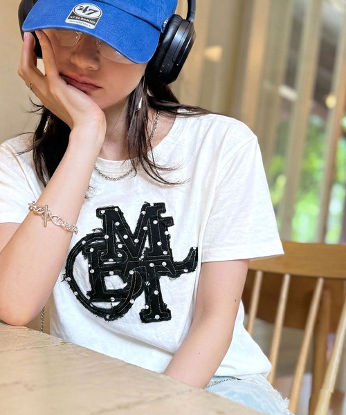 mily bilet（ミウィビレット）の「【mily bilet】遊び心を忍ばせておしゃれを一新。デニムフリンジワッペン使いTシャツ（Tシャツ/カットソー・レディース・ホワイト/ブラック・MEDIUM/LARGE/X-LARGE/SMALL）」の11枚目の写真