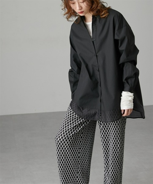 Soiunique（スワユニーク）の「裾シアー切替ゆったりサイズロング丈シャツ［Soiunique］（シャツ/ブラウス・レディース・ブラック/サックスブルー・LL/M/L）」の5枚目の写真