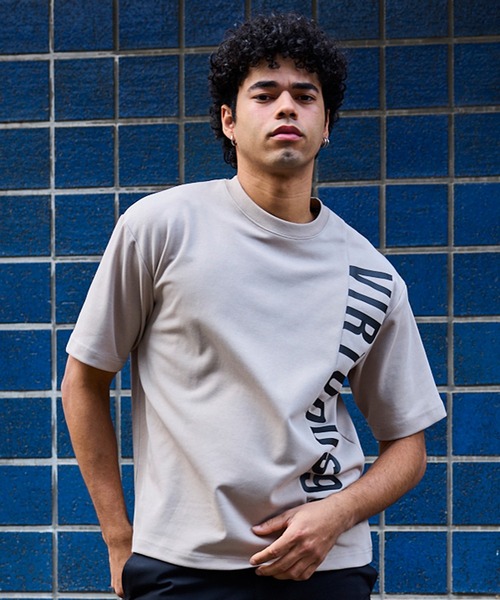 VIRTUOUS(バーチャス)の「【VIRTUOUS/バーチャス】ポンチブランドロゴ切替半袖Tシャツ(Tシャツ/カットソー・メンズ・ホワイト/ブラック/ベージュ・X-LARGE/LARGE/MEDIUM)」の3枚目の写真