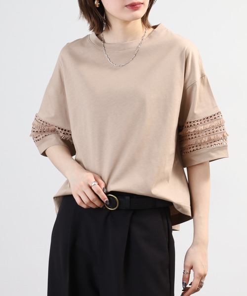 EGLANTINE(エグランティーヌ)の「EGLANTINE 袖フリンジレース5分袖カットソー(Tシャツ/カットソー・レディース・オフホワイト/ブラック/オレンジ/ベージュ・40)」の3枚目の写真