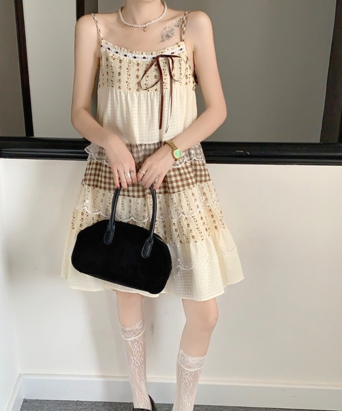 【新品未使用】ワンピース　SINDEE シンディー　花柄　春夏秋　パッチワーク 新品未使用】ワンピース SINDEE シンディー 花柄 春夏秋 パッチ