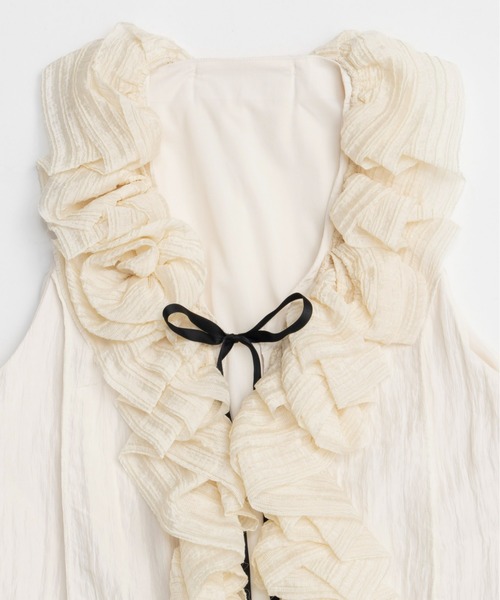 MAISON SPECIAL(メゾンスペシャル)の「Washer Ruffle Tops/ワッシャーフリルトップス(ベスト・レディース・ブラック/アイボリー・FREE)」の13枚目の写真