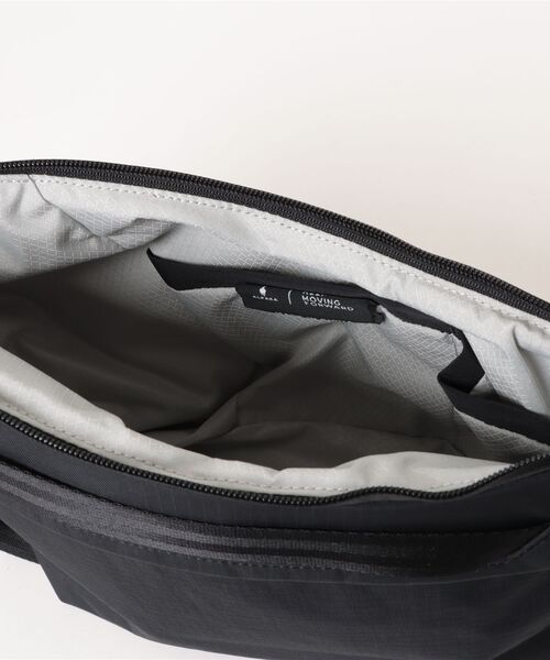 ALPAKA(アルパカ)の「FLOW SATCHEL 4L スリングバッグ ショルダーバッグ(ショルダーバッグ・メンズ・ブラック・ONE SIZE)」の8枚目の写真