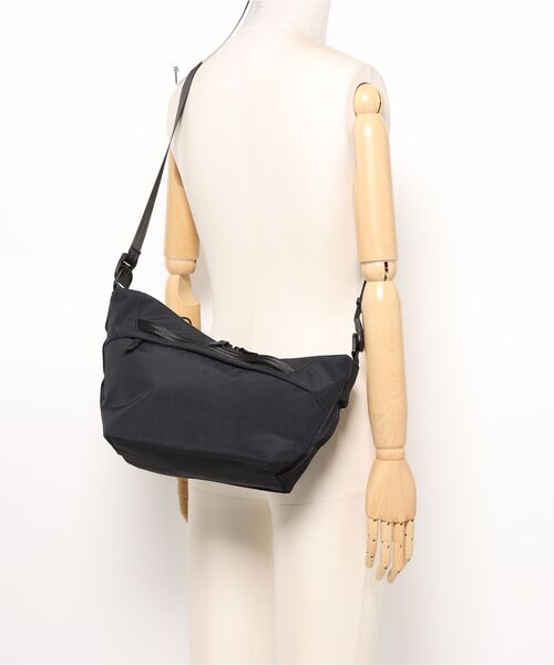 スリングバッグ ショルダーバッグ 4L ALPAKA ALPAKA FLOW SATCHEL 4L スリングバッグ ショルダーバッグ 斜め