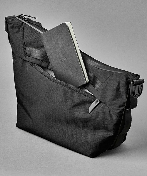 ALPAKA(アルパカ)の「FLOW SATCHEL 4L スリングバッグ ショルダーバッグ(ショルダーバッグ・メンズ・ブラック・ONE SIZE)」の5枚目の写真