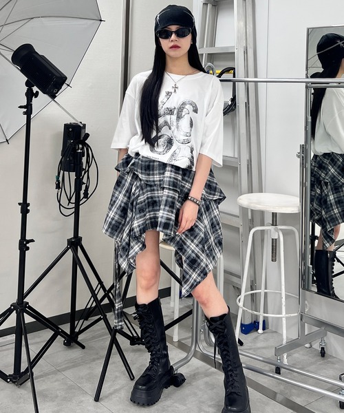 Figments(フィグメンツ)の「UPSIDEDOWNロゴビッグT(Tシャツ/カットソー・レディース・チャコールグレー/ホワイト・FREE)」の16枚目の写真