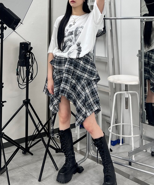 Figments(フィグメンツ)の「UPSIDEDOWNロゴビッグT(Tシャツ/カットソー・レディース・チャコールグレー/ホワイト・FREE)」の15枚目の写真