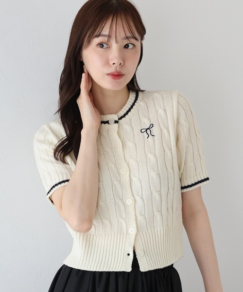 BLUEEAST(ブルーイースト)の「リボン刺繍ケーブルカーディガン(カーディガン/ボレロ・レディース・アイボリー/ピンク/ネイビー・MEDIUM)」の2枚目の写真